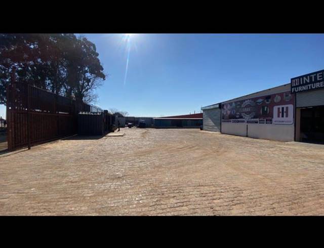 1,810M² BUSINESS CENTRE FOR SALE IN COMMERCIA